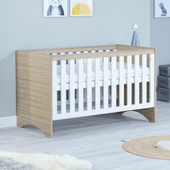 Babymore Veni Cot Bed White Oak diagonal image with no drawer