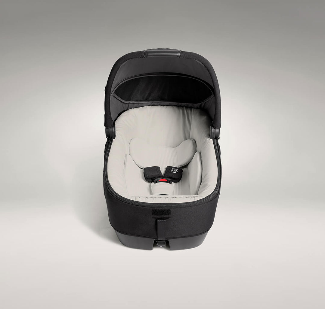 Joie calmi™ R129 – 180° Lie-Flat Car Cot