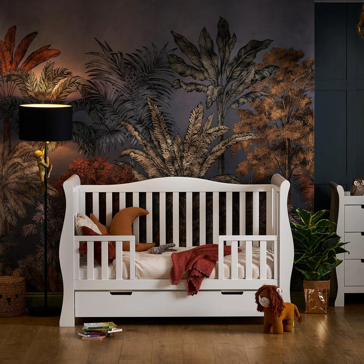 Stamford Luxe Sleigh 3 Piece Room Set - White