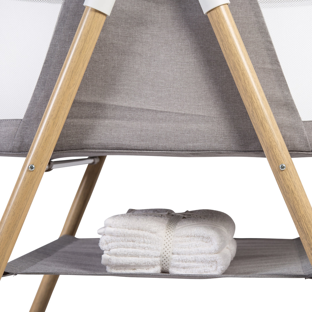 Red Kite Snooze Crib shelf with white towels