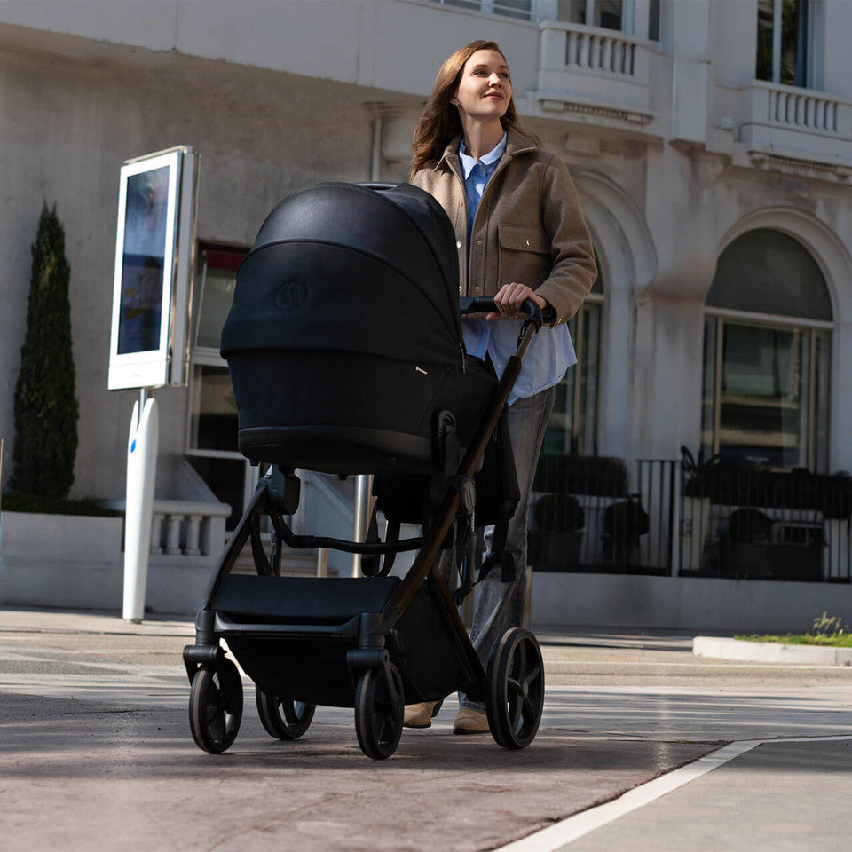Avionaut Sirius 2 in 1 Pram System - Black
